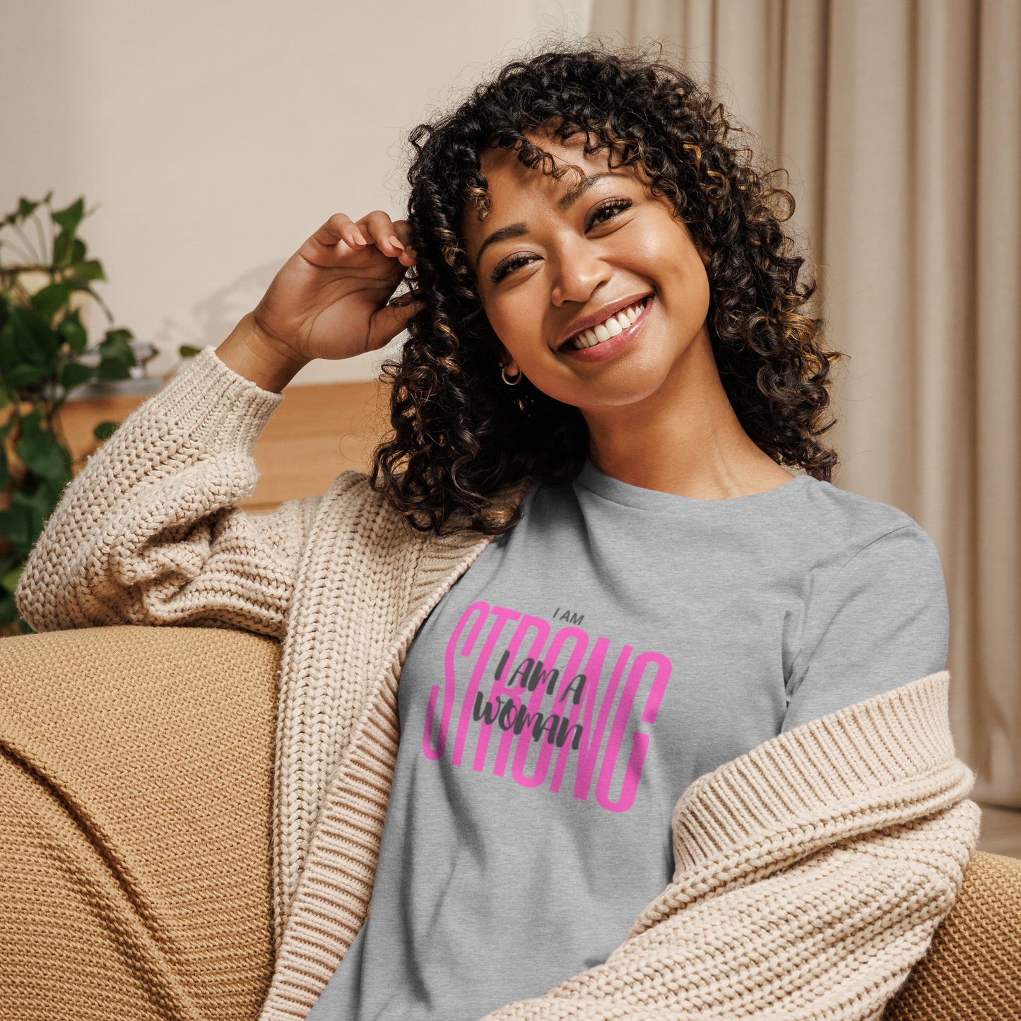 Loose T-shirt for strong women
