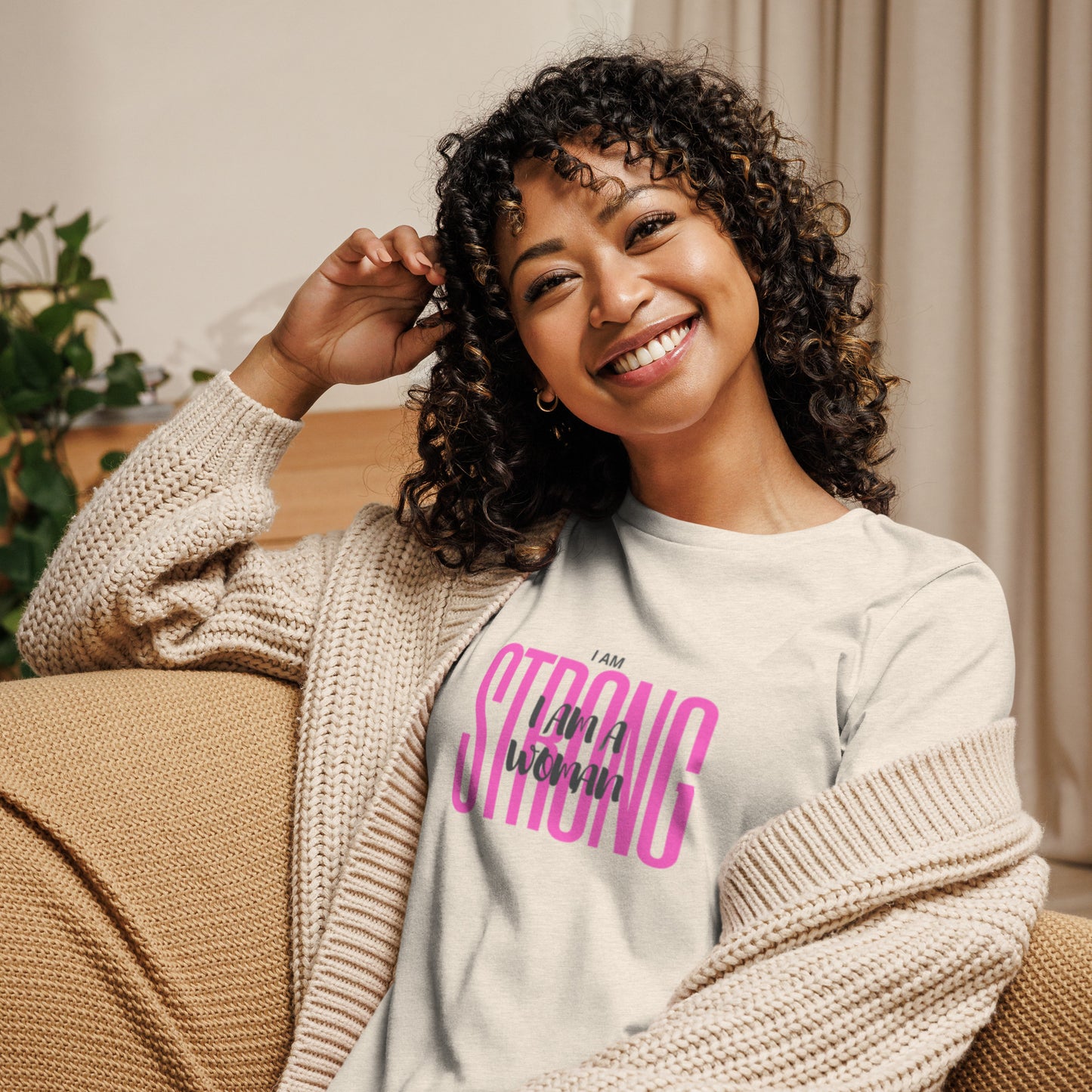 Loose T-shirt for strong women