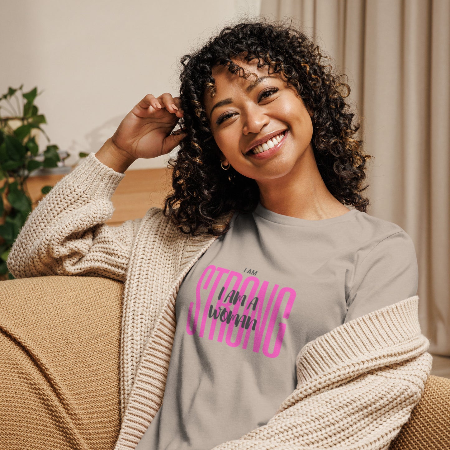 Loose T-shirt for strong women